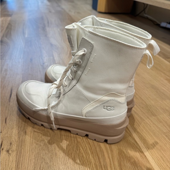 UGG Lug Platform Boot - Picture 9 of 10